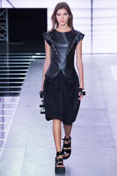 Look 32